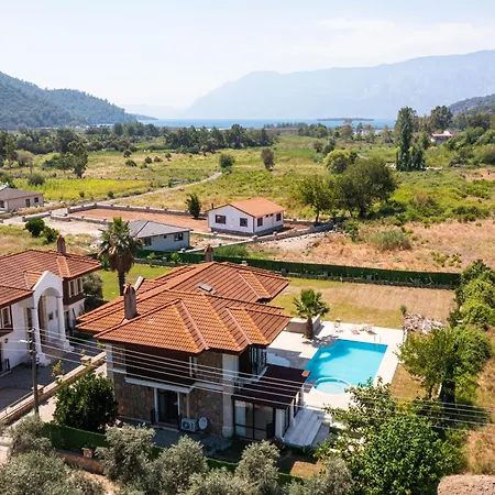 Villa Private Villa-villa Lufu *